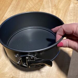 Brand new Pampered Chef 7” springform pan